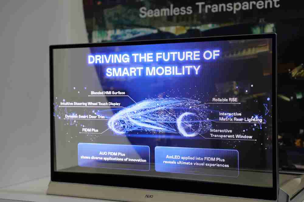 开云电子凭借着超高亮度和透明度，，，，这款30吋透明Micro LED显示器在AR系统与智慧零售具有潜在的应用价值。。。。